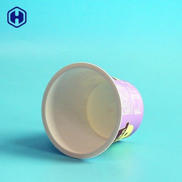 Le milkshake en plastique coloré vif met en forme de tasse fort et hygiénique résistez à l'humidité