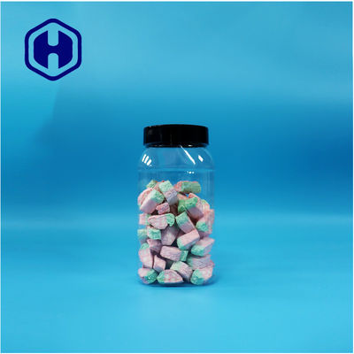 En forme de triangle, plastique clair, nourriture séchée, marshmallow, canne à sucre