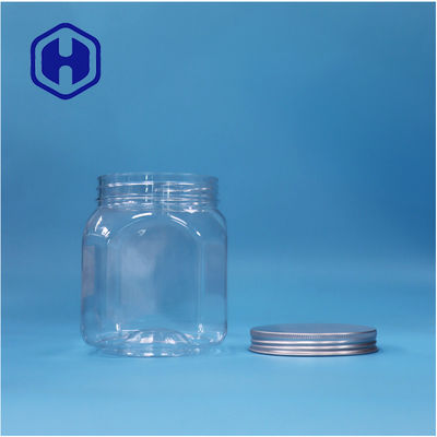 Des biscuits en plastique transparent en forme de polygone, des bonbons en pierre, des noix, du sucre, du verre, du couvercle en aluminium.