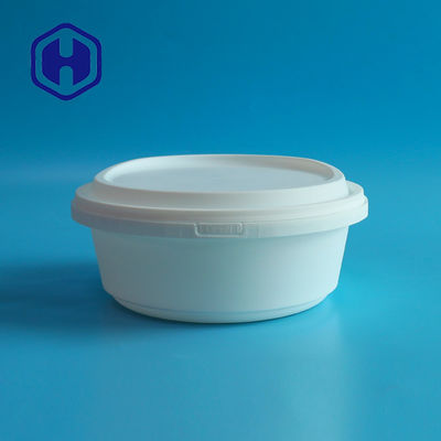 Les sushi approvisionnant sortent à partie les conteneurs de nourriture en plastique avec les couvercles 1300ml