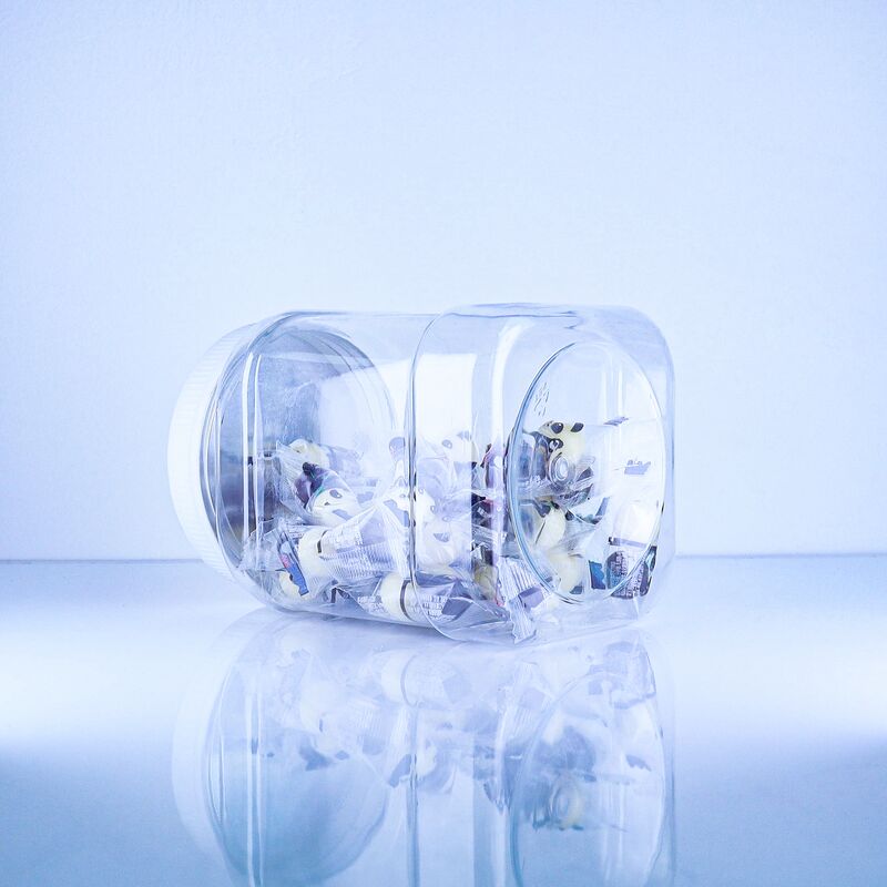 Bocal carré en PET avec couvercle plat à vis de haute qualité pour sésame clair, piment séché, blanc d'œuf en poudre